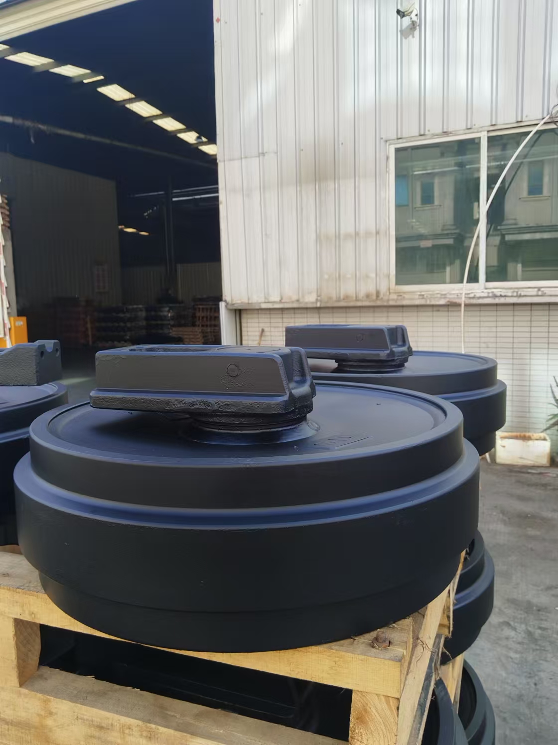 Hitachi Excavator Front Idler Roller Assembly 